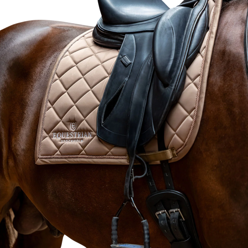 Equestrian Stockholm - Tapis de dressage Line champagne | - Ohlala