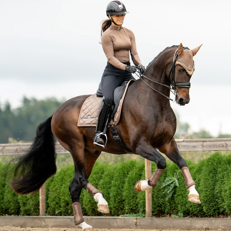 Equestrian Stockholm - Tapis de dressage Line champagne | - Ohlala