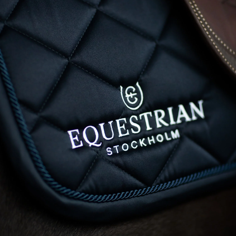 Equestrian Stockholm - Tapis de selle Line midnight blue | - Ohlala