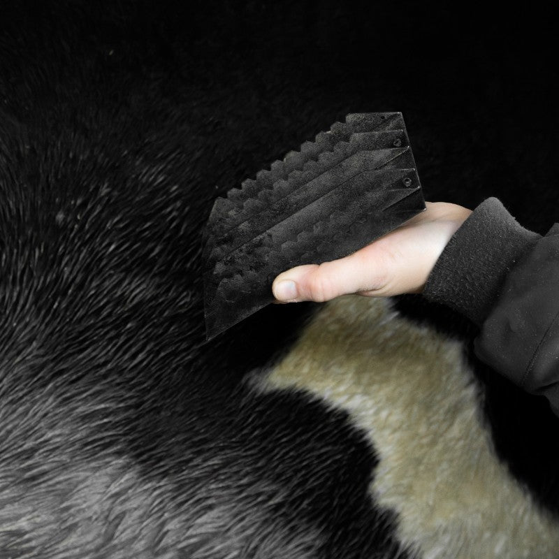 Grooming Deluxe - Etrille en acier noir