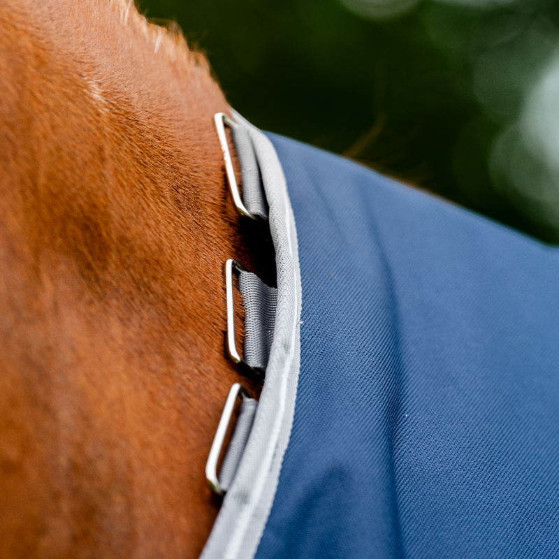 Horseware - Derka zewnętrzna Amigo Bravo Plus Turnout granatowa/ titanium grey/ srebrna 50g | - Ohlala