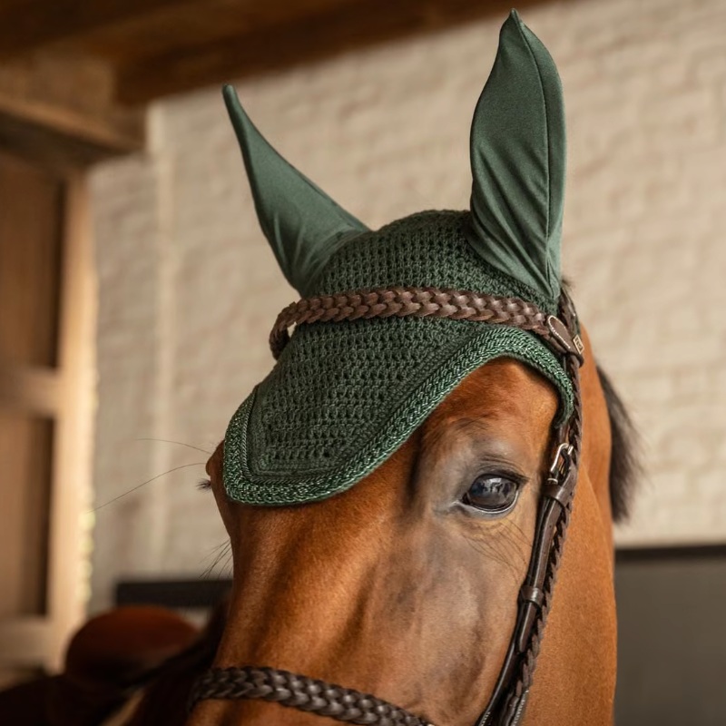 Kentucky Horsewear – ciemnozielone nauszniki Wellington z plecionym, połyskującym sznurkiem