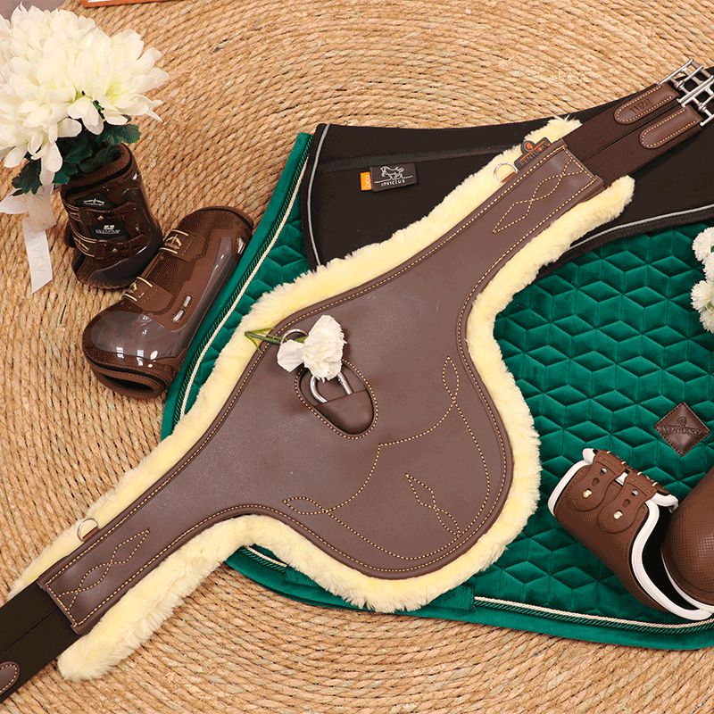 Kentucky Horsewear - Sattelgurt mit Lammfell-Schutzlatz braun | - Ohlala
