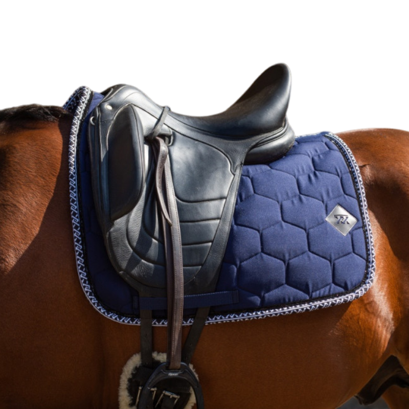 Oxxer - Tapis de dressage Monogramme marine | - Ohlala