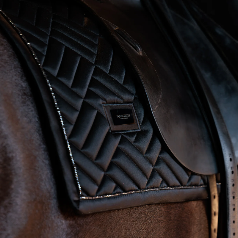 Equestrian Stockholm - Dressuurpad Modern zwart | - Ohlala
