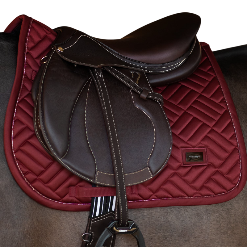 Equestrian Stockholm - Modern Saddle Pad Bordeaux | - Ohlala