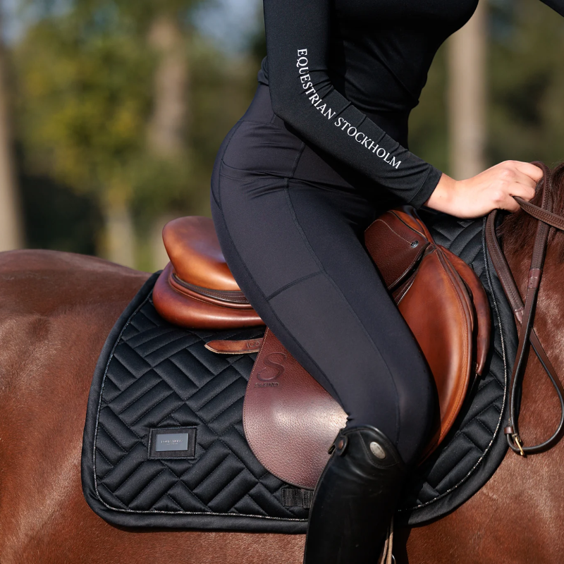 Equestrian Stockholm - Modern Black Saddle Pad | - Ohlala