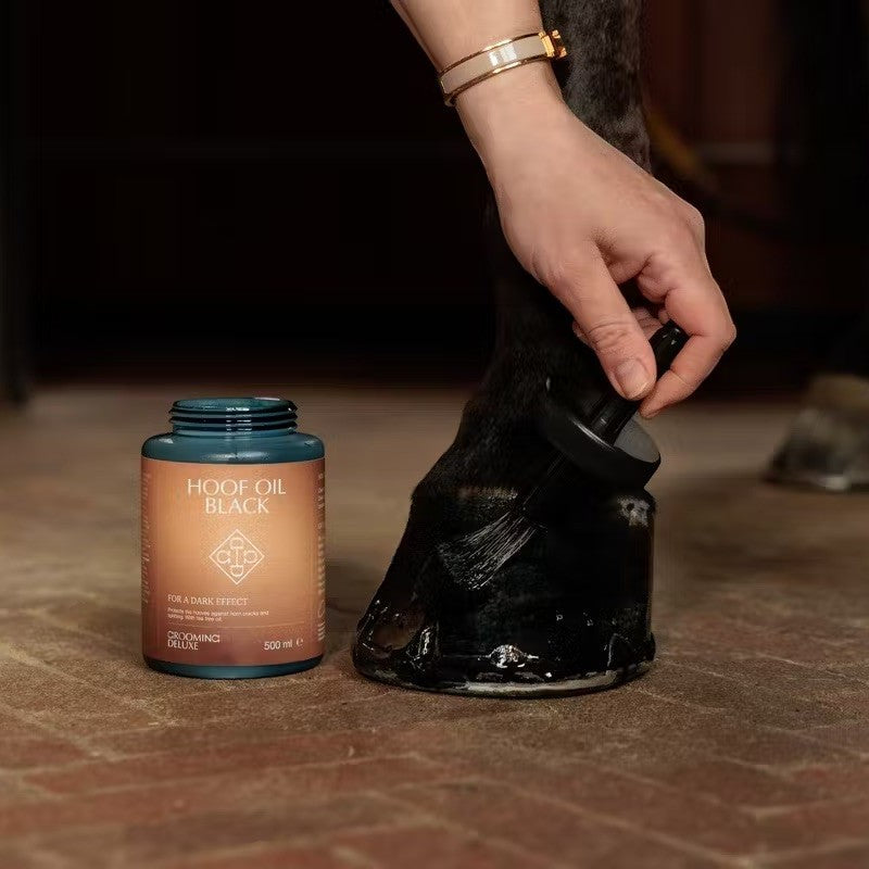 Grooming Deluxe - Black Hoof Shine Oil | - Ohlala