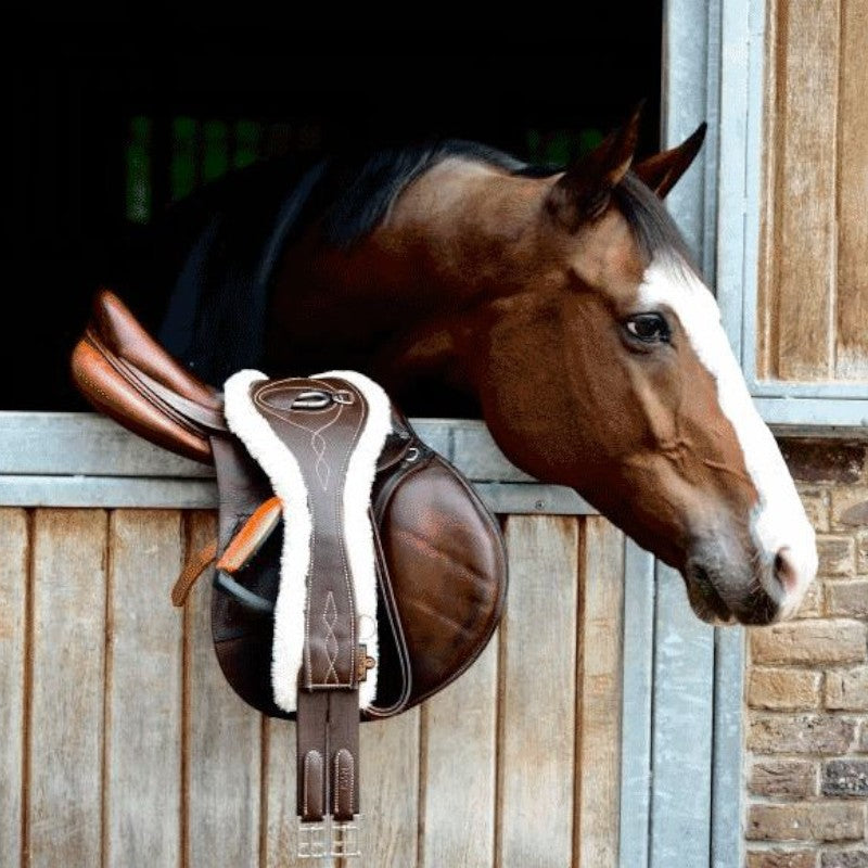 Kentucky Horsewear - Anatomiczny popręg owczy brązowy | - Ohlala