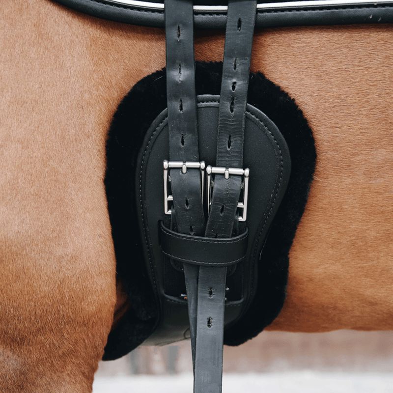 Kentucky Horsewear - Removable sheepskin short anatomic girth black | - Ohlala