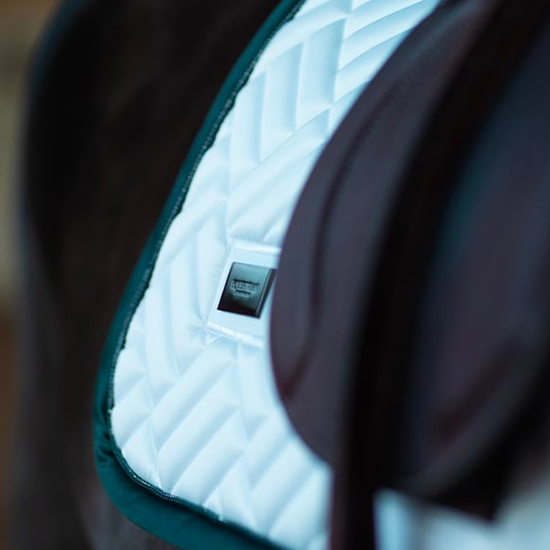 Equestrian Stockholm - ドラマティックマンデー モダンホワイト 馬具パッド | - Ohlala