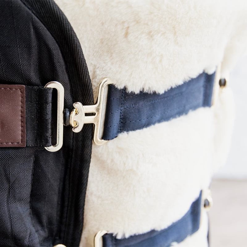 Kentucky Horsewear - Brustblatt-Verlängerung Vegan-Lammfell 2 Schnallen Beige | - Ohlala
