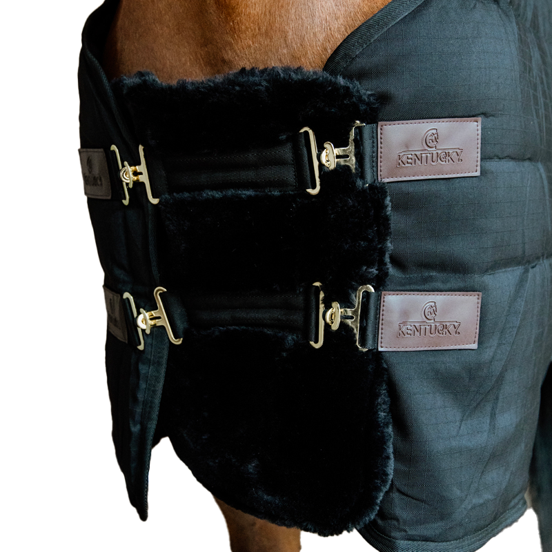 Kentucky Horsewear - Borstuitbreiding vegan schapenvacht 2 gespen zwart | - Ohlala