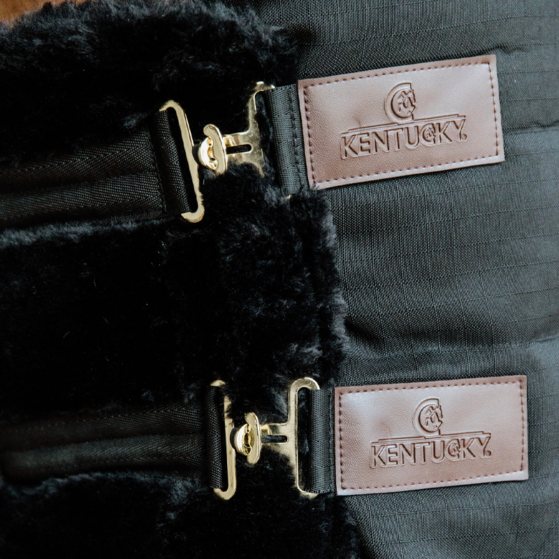 Kentucky Horsewear - Borstplaatverlenging vegan schapenvacht 2 gespen zwart | - Ohlala