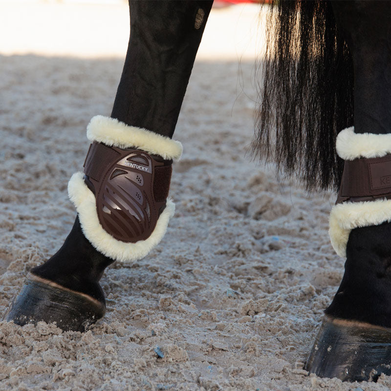 Kentucky Horsewear - Paraglomi per giovani cavalli in montone vegano marrone | - Ohlala