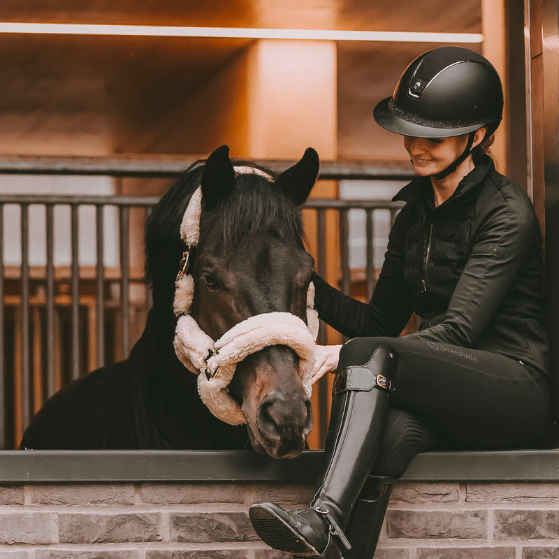 Kentucky Horsewear - ホワイトシープスキン輸送用ハルター | - Ohlala