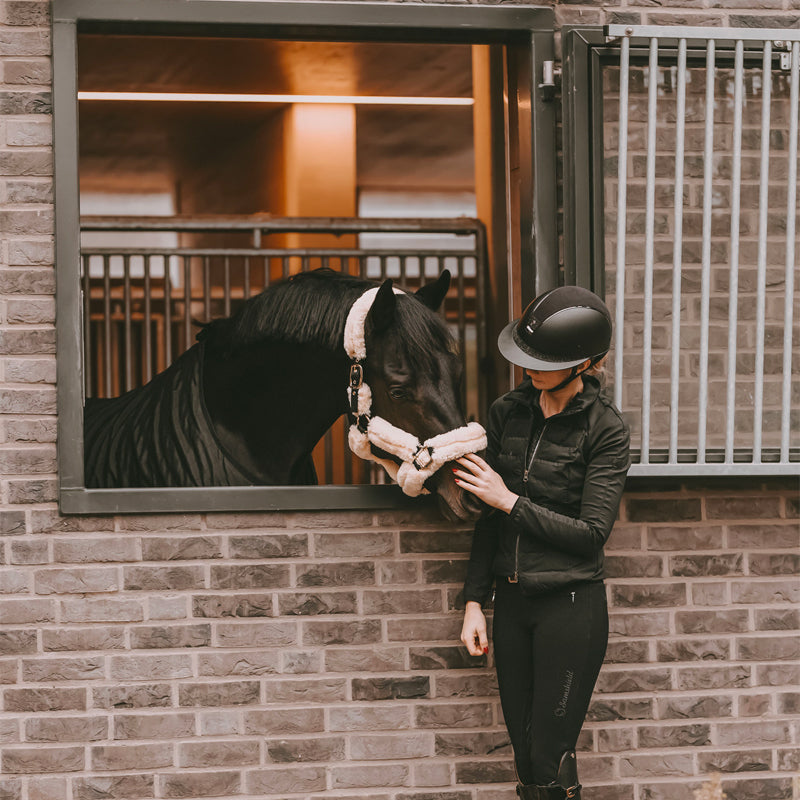 Kentucky Horsewear - ホワイトシープスキン輸送用ホルター | - Ohlala