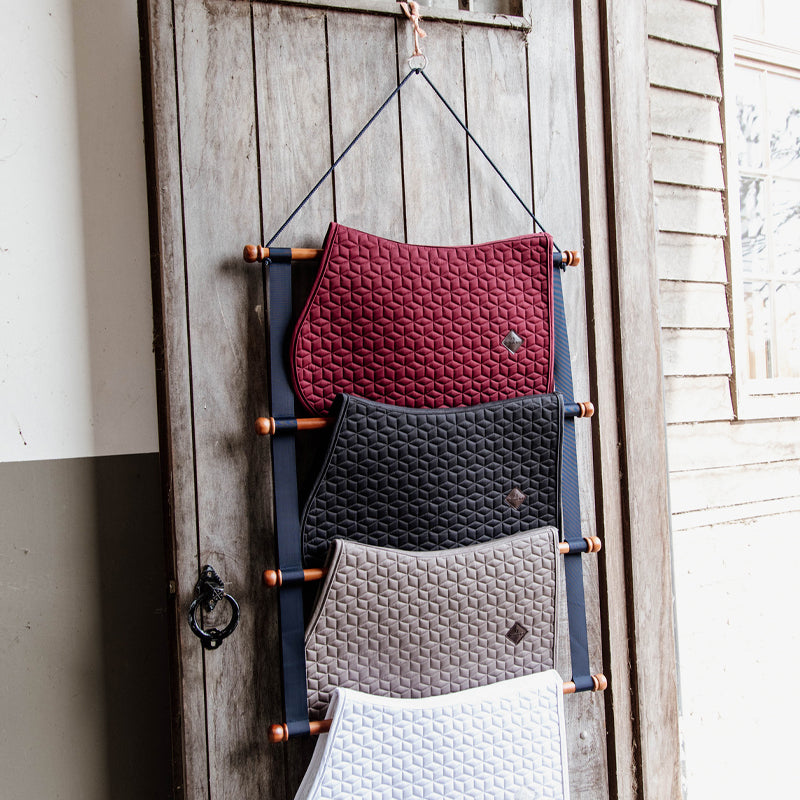 Grooming Deluxe - Luxury saddle pad carrier Brown | - Ohlala