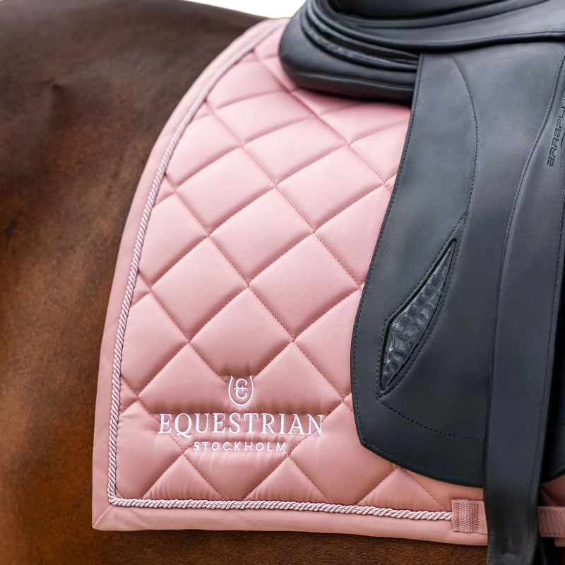 Equestrian Stockholm - Tapis de dressage Line rose | - Ohlala