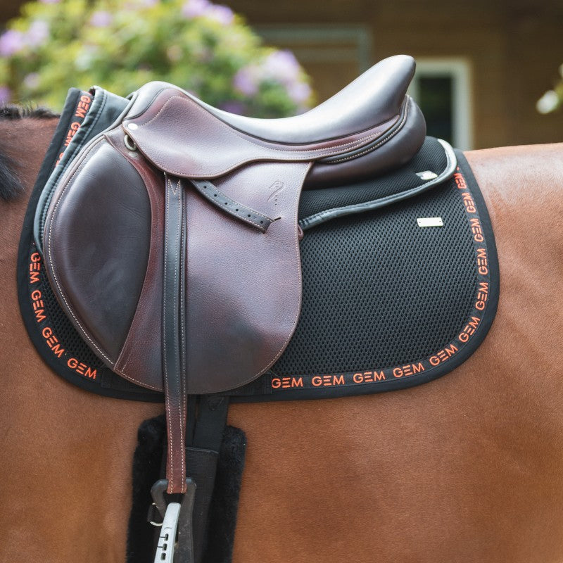 GEM - Tapis de selle mesh noir/ corail