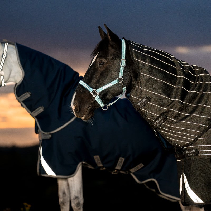 Horseware - Derka zewnętrzna Amigo FieldSafe Plus Turnout granatowy/ titanium grey/ srebrny 50g | - Ohlala