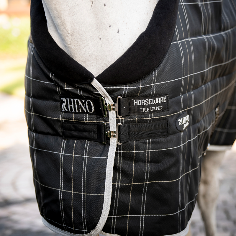 Horseware - Couverture de box Rhino Stable noir/ gris/ blanc à carreaux/ gris 100g