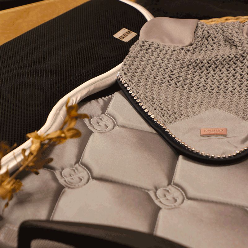 Equestrian Stockholm - Bonnet pour cheval Crystal Grey | - Ohlala