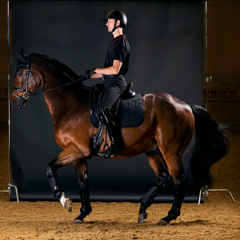 LeMieux - Tapis de dressage ProForm noir | - Ohlala
