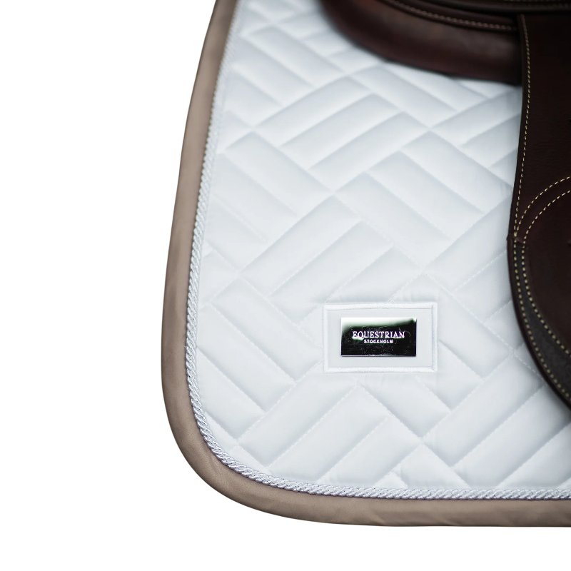 Equestrian Stockholm - Tapis de selle Modern White blanc/ sand | - Ohlala