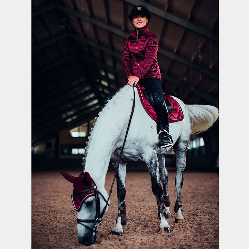 Equestrian Stockholm - Tapis de selle Bordeaux | - Ohlala