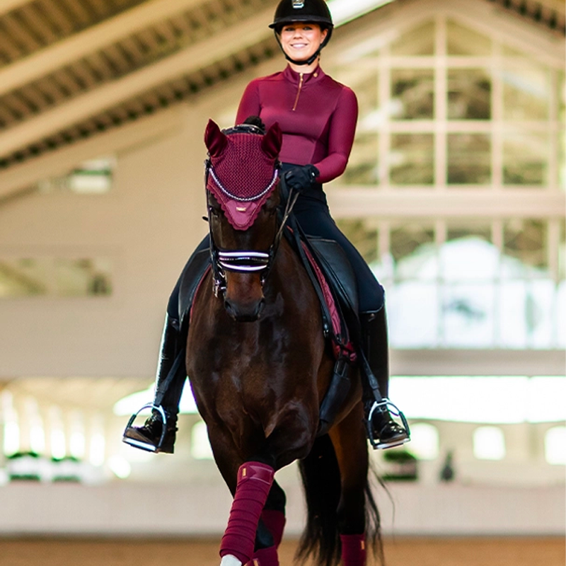 Equestrian Stockholm - Bonnet pour chevaux New Maroon | - Ohlala