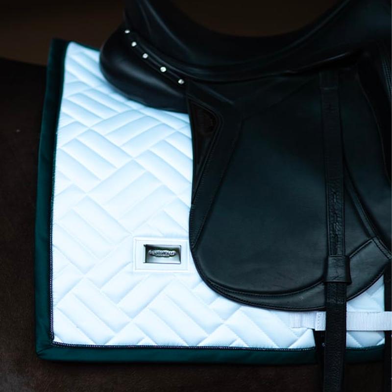 Equestrian Stockholm - Tapis de dressage Dramatic Monday Modern blanc | - Ohlala