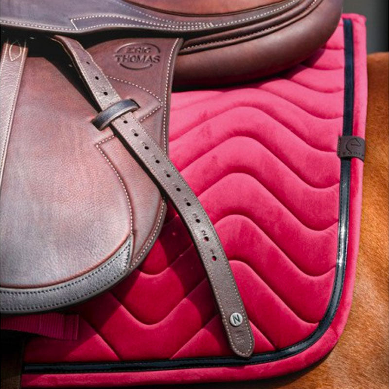 Equithème - Tapis de selle Glossy framboise | - Ohlala