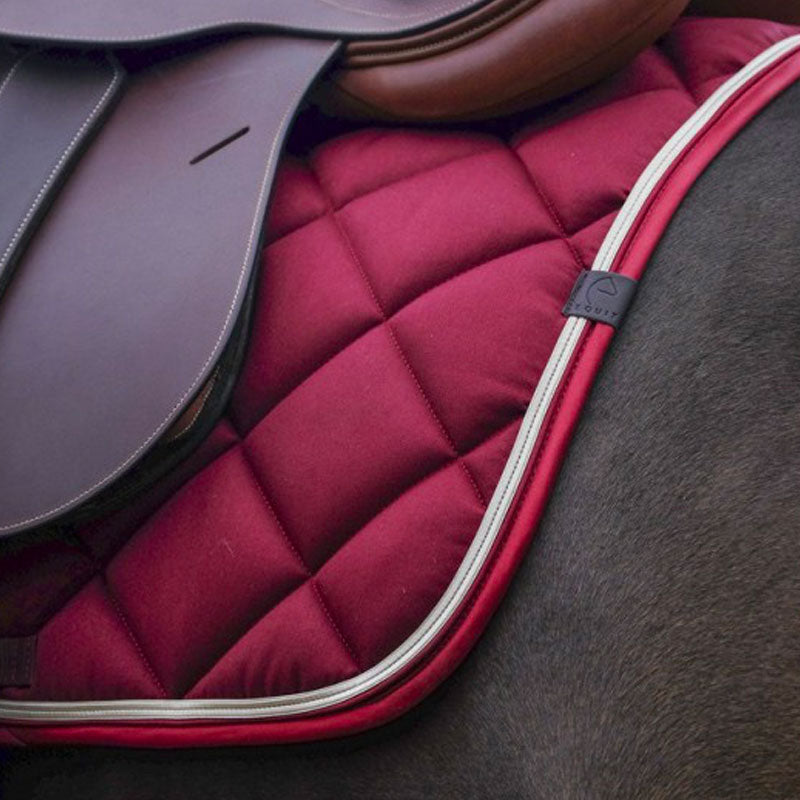 Equithème - Tapis de selle Classic bordeaux | - Ohlala