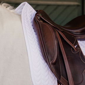 Kentucky Horsewear - Tapis de dressage Fishbone blanc | - Ohlala